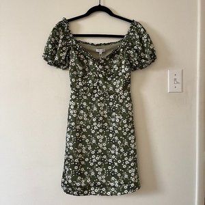 NWT Petite Studio NYC Maisy Dress in Green Floral